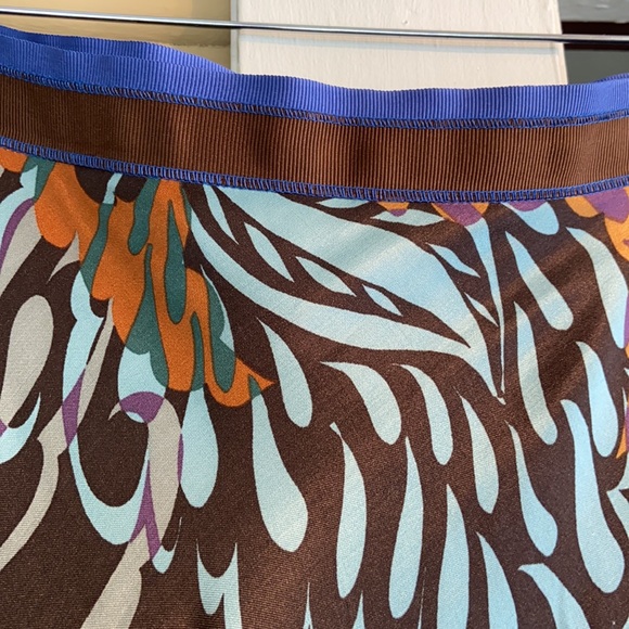 YERA SILKY SKIRT SIZE40/10 - Picture 2 of 4